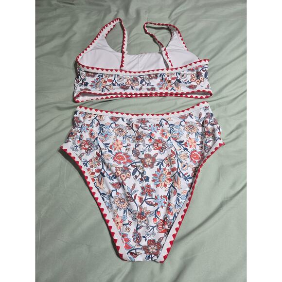 Unknown brand large women's white and red floral bikini - Picture 2 of 5